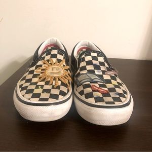 Skateisan checkered vans size 4